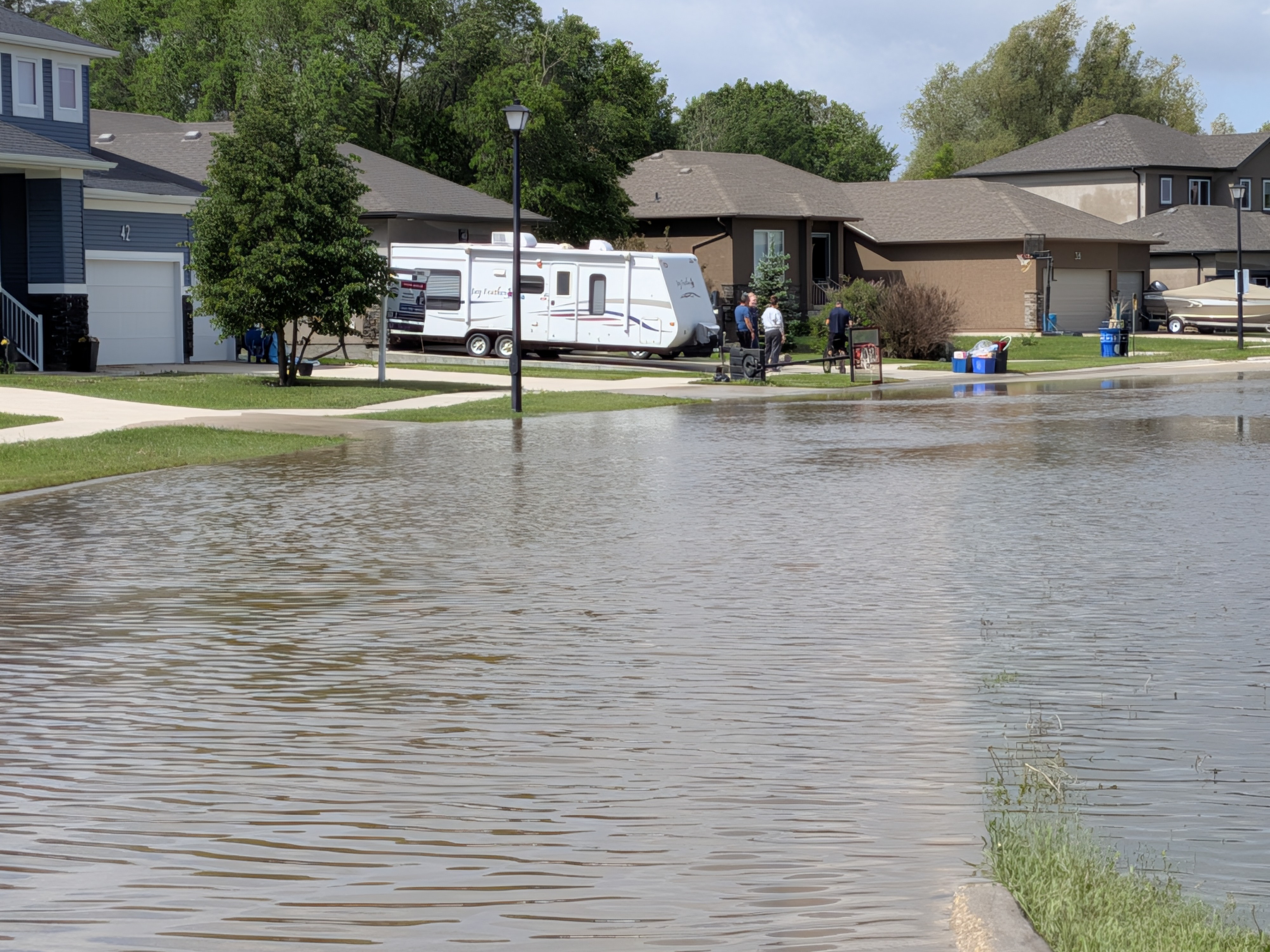 VIDEO: Historic flooding overwhelms Stonewall and Stony Mountain ...