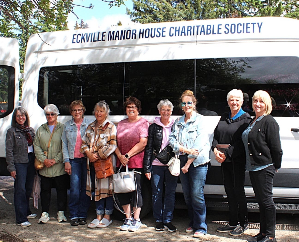 Community support drives new van for Eckville seniors