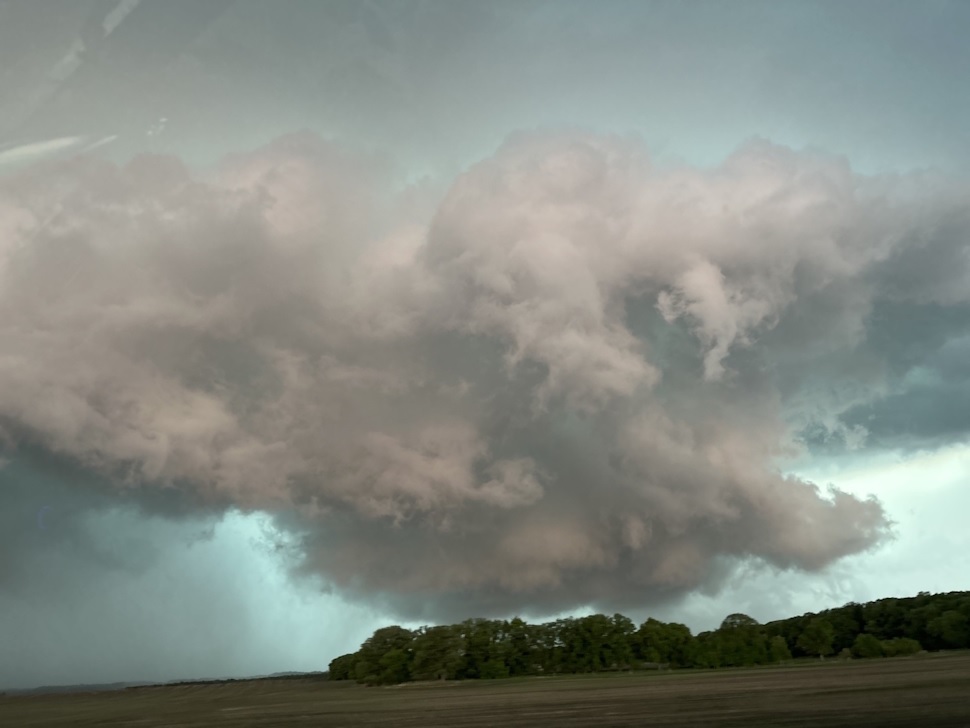 Advertencias de tormenta severa emitidas para Pembina, Valles del Río Rojo mientras Tornado Watch continúa