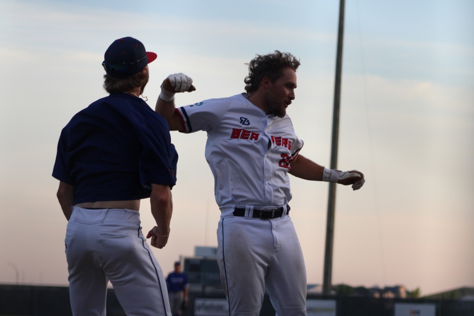 Beavers split six-game weekend as playoff race tightens