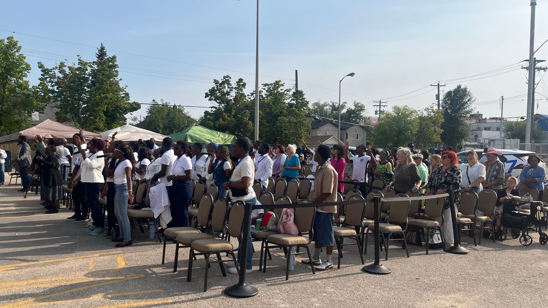 More than 300 people hear Gospel at Winnipeg church event