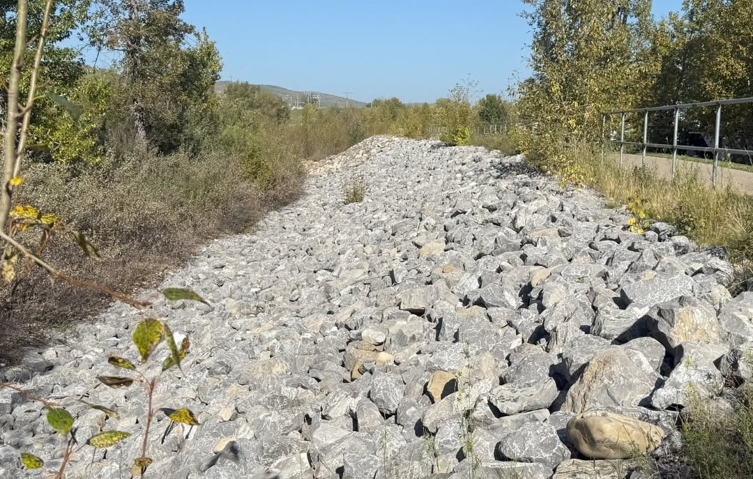 Diamond Valley begins flood berm improvement work at Riverside Park