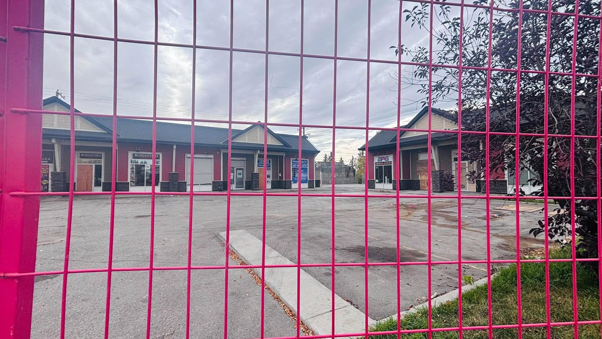 Edmonton man charged with arson in Airdrie strip mall fire