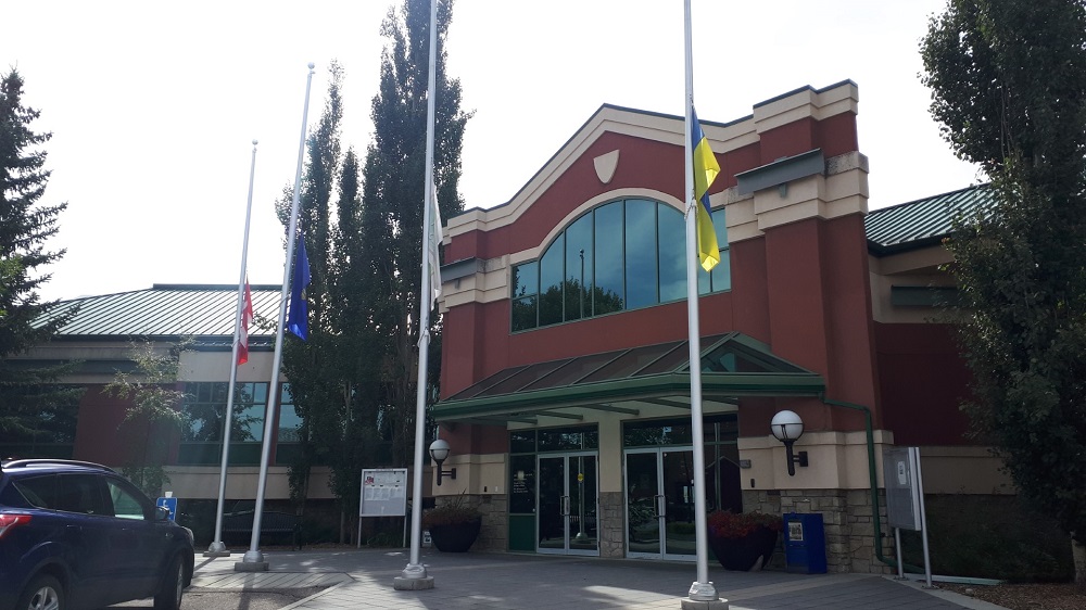 Foothills County lowers flags following death of Alberta chief justice