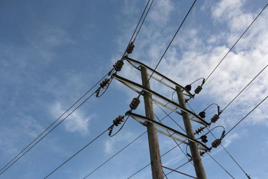 SaskPower urges farmers to use caution around power lines