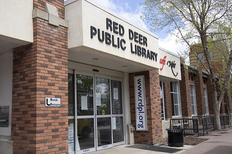 RD Public Library hosting Cree hoop dancer and author Sandra Lamouche