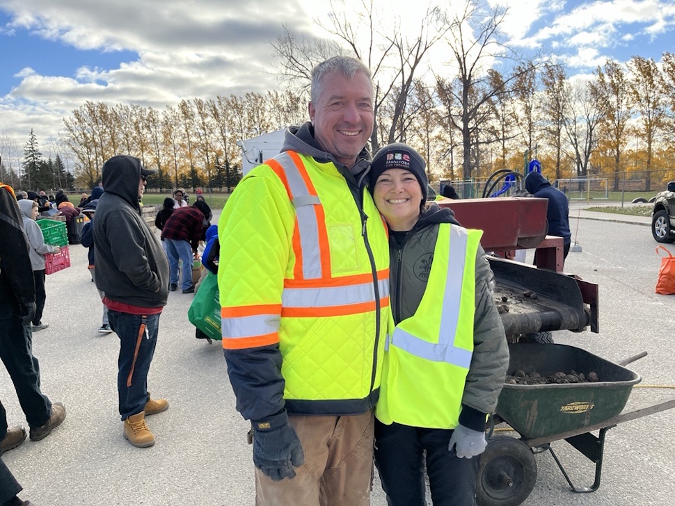 Cold weather couldn't stop crowds at Portage’s annual potato giveaway ...