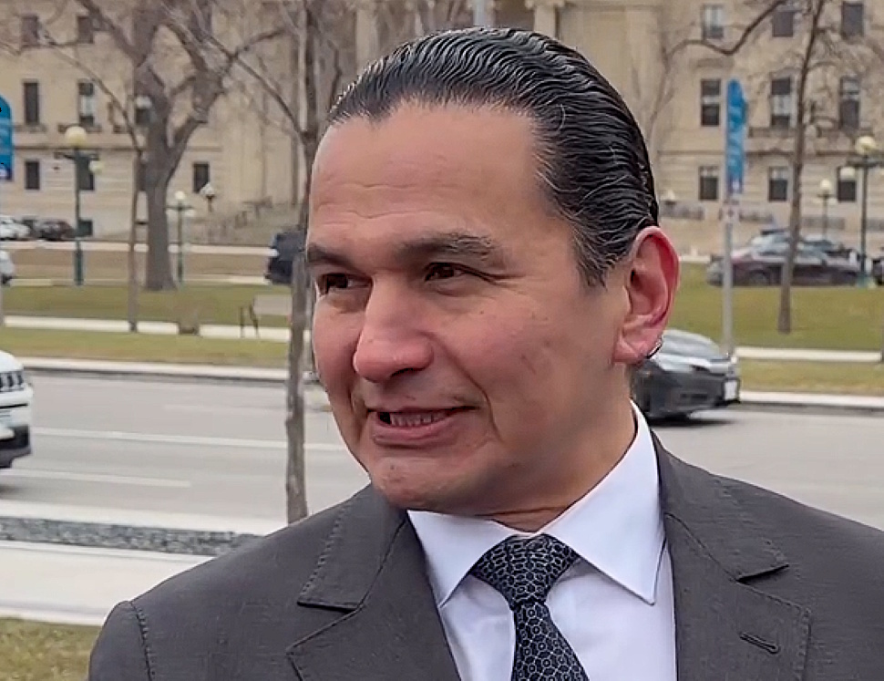 Province signs housing agreement with Manitoba Métis Federation ...